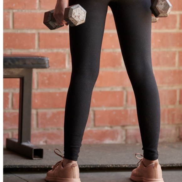 Free People Movement Free Throw Leggings Black - Picture 3 of 3